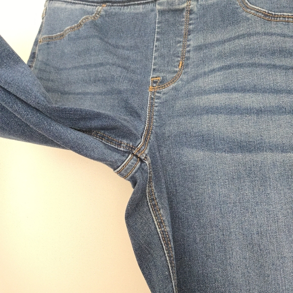 Medium Wash Jeggings Size 12 - Picture 5 of 6